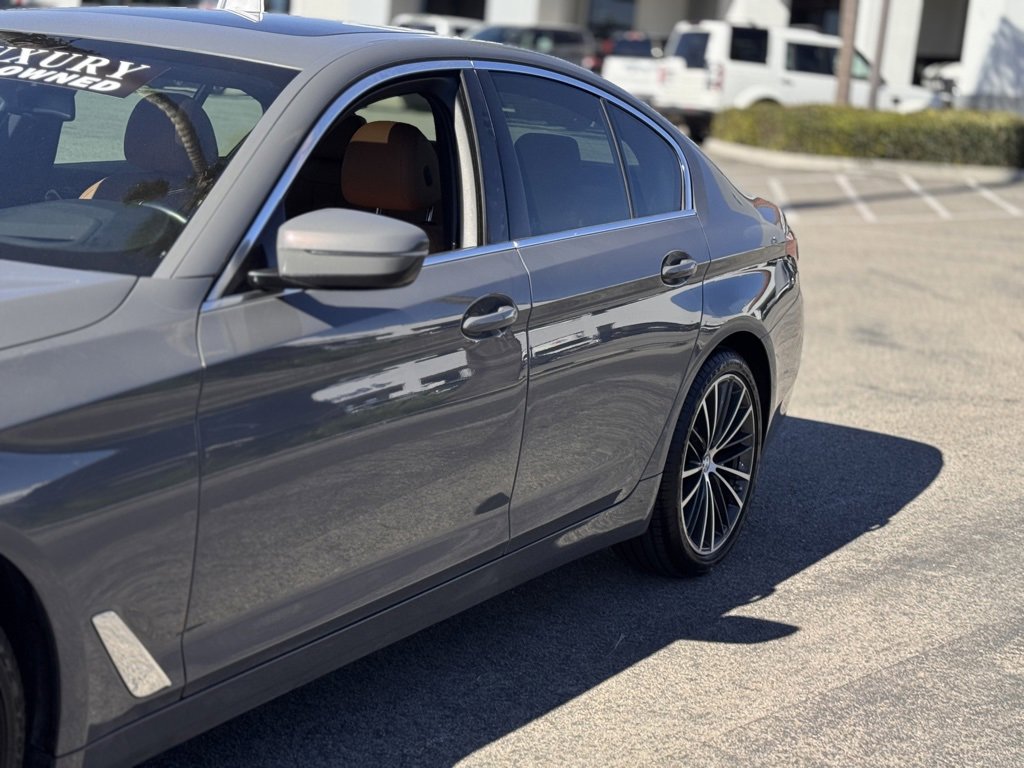 Used 2022 BMW 530i w/ Premium Package image 9