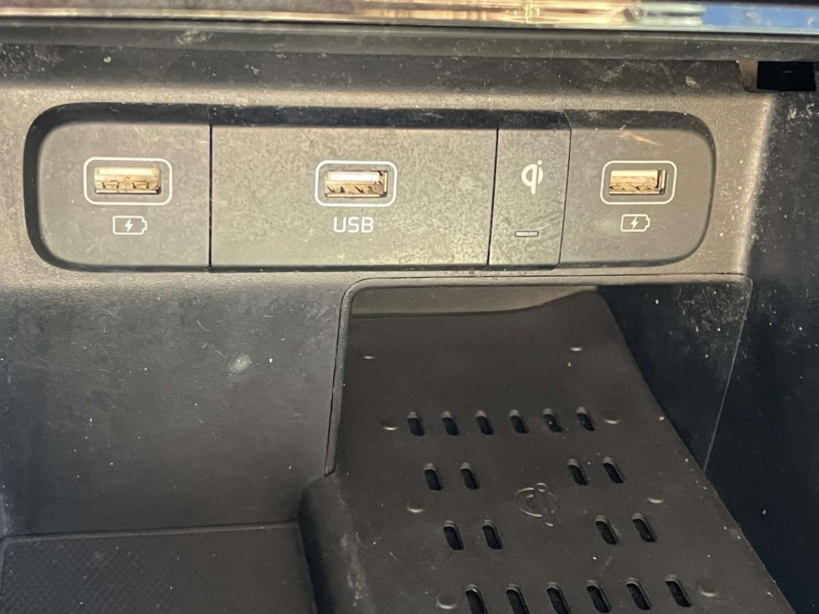 Used 2023 Kia Sorento SX image 21