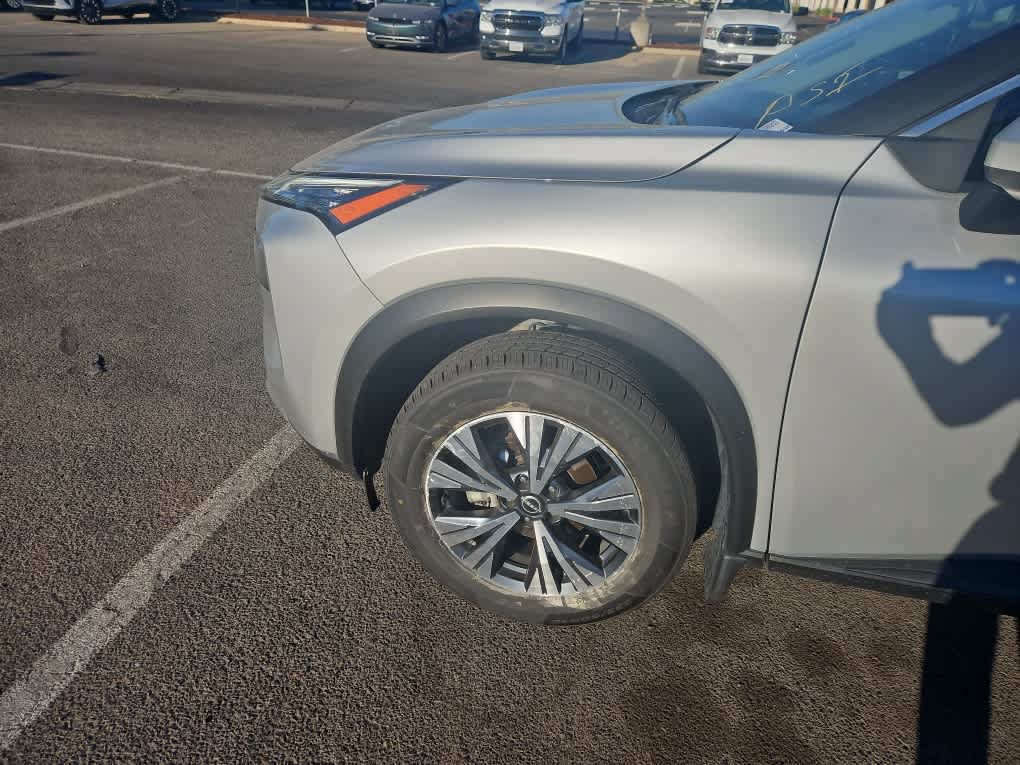 Used 2023 Nissan Rogue SV AWD/4WD image 3