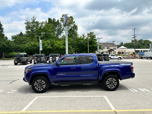 Used 2022 Toyota Tacoma TRD Sport AWD/4WD image 9