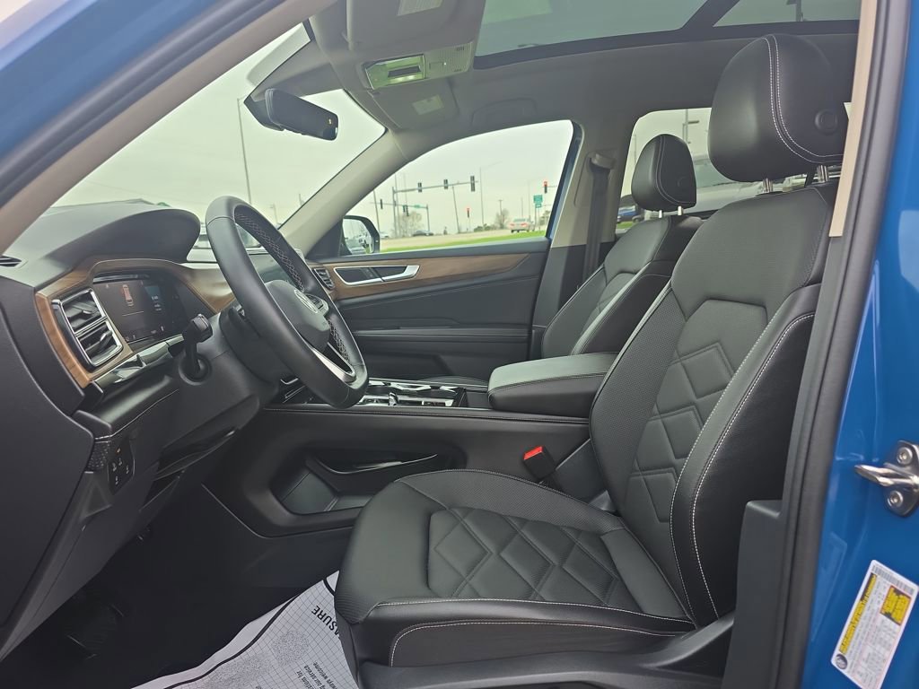 Used 2025 Volkswagen Atlas SE AWD/4WD image 17