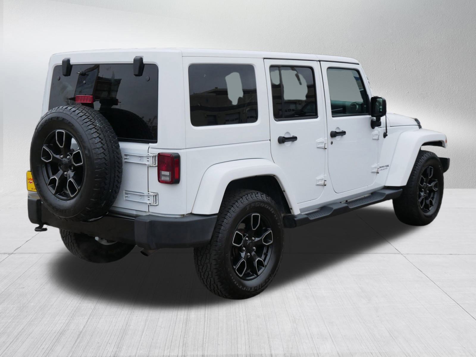 Used 2018 Jeep Wrangler Unlimited Sahara image 5