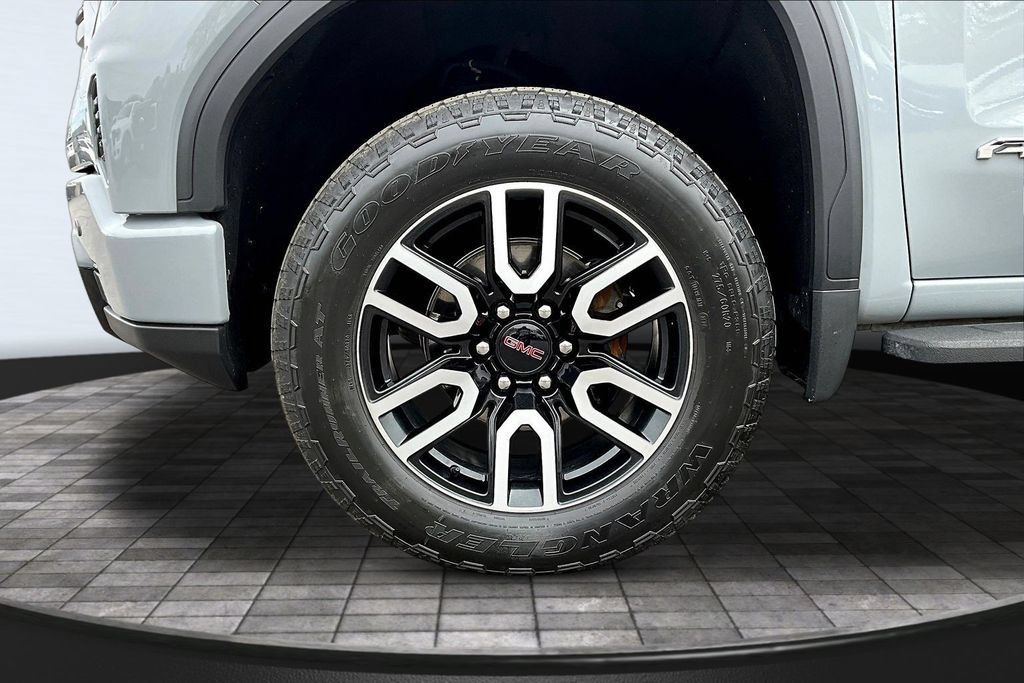 Used 2025 GMC Sierra 1500 AT4 w/ AT4 Premium Package AWD/4WD image 38