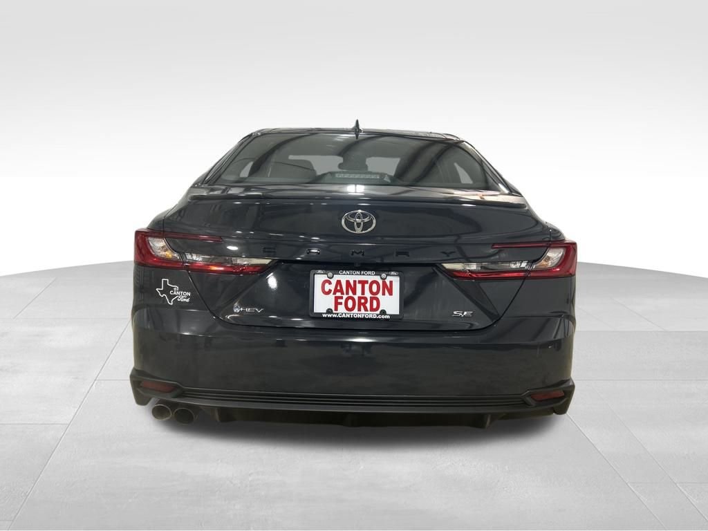 Used 2025 Toyota Camry SE image 4