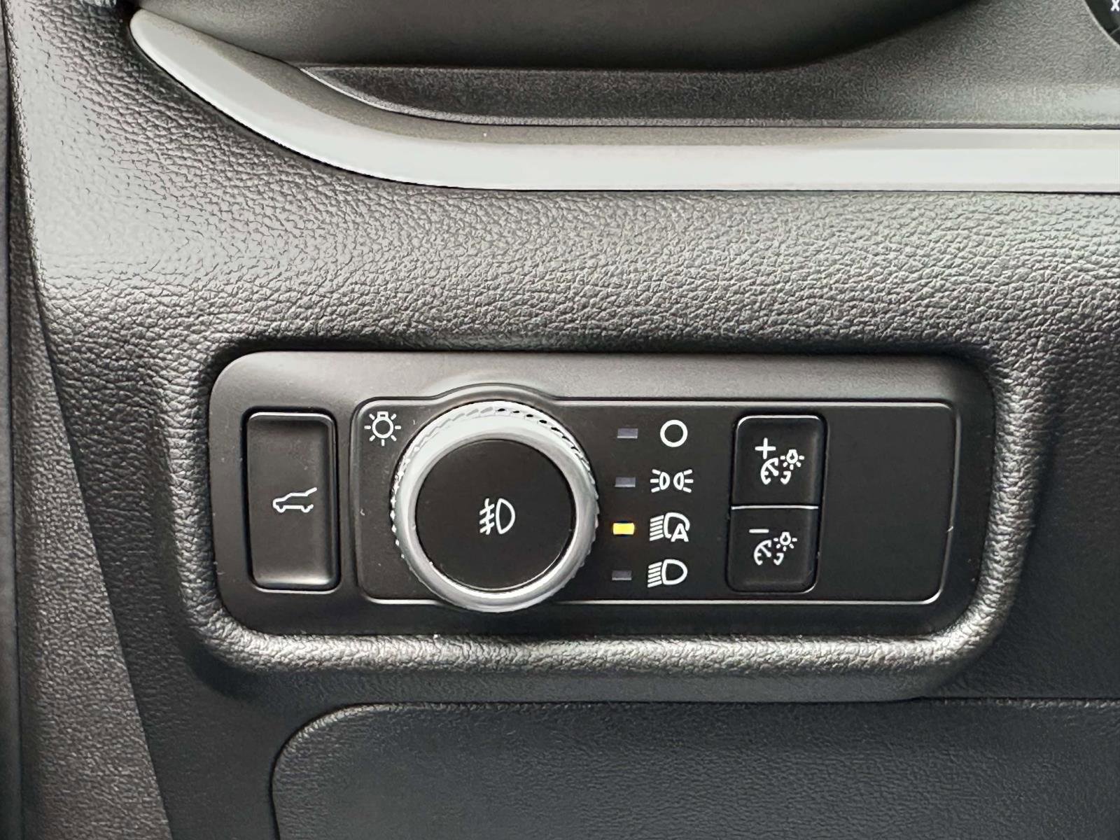 Certified 2022 Ford Explorer XLT w/ Equipment Group 202A AWD/4WD image 33