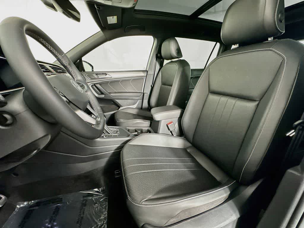 Used 2023 Volkswagen Tiguan SE R-Line FWD image 12