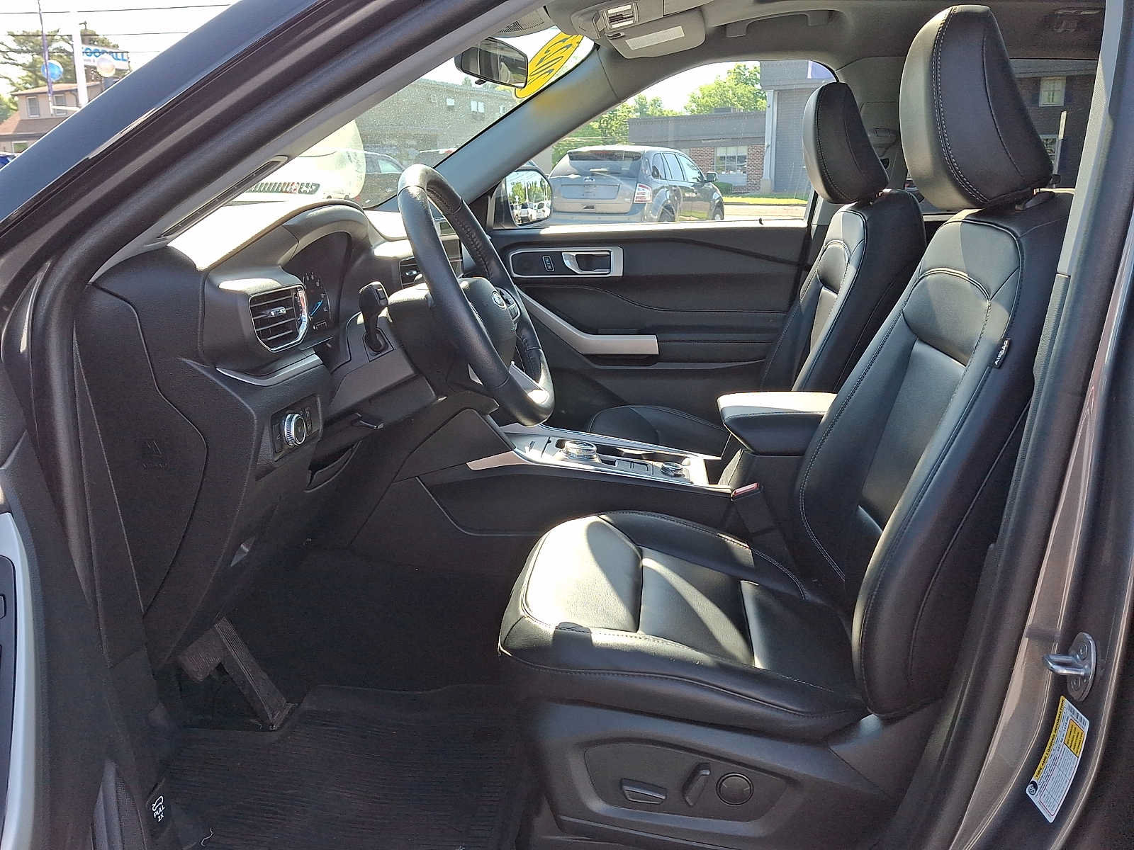 Certified 2023 Ford Explorer XLT w/ Equipment Group 202A AWD/4WD image 13