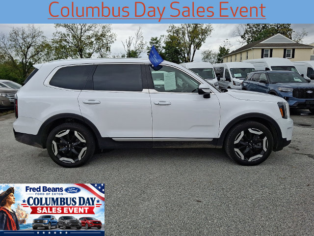 Used 2024 Kia Telluride EX w/ EX Captain's Chair Package FWD image 12