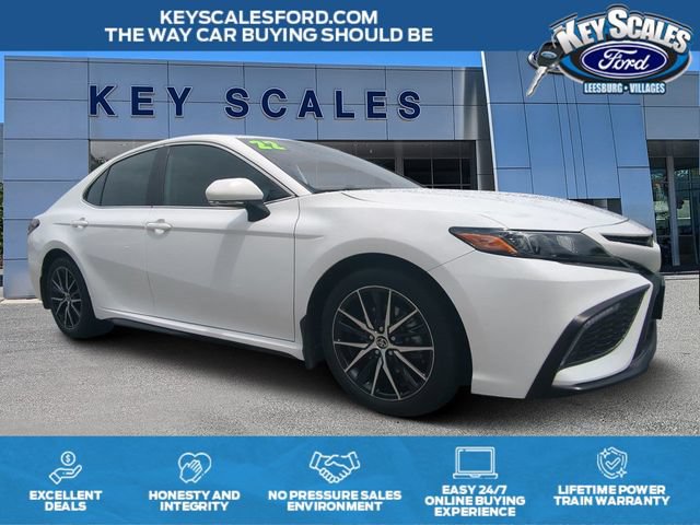 Used 2022 Toyota Camry SE FWD image 1