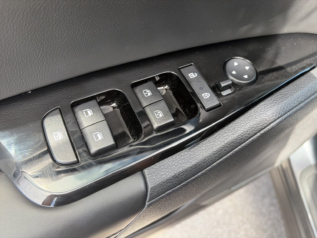 Used 2025 Kia Sportage EX w/ Premium Package FWD image 18