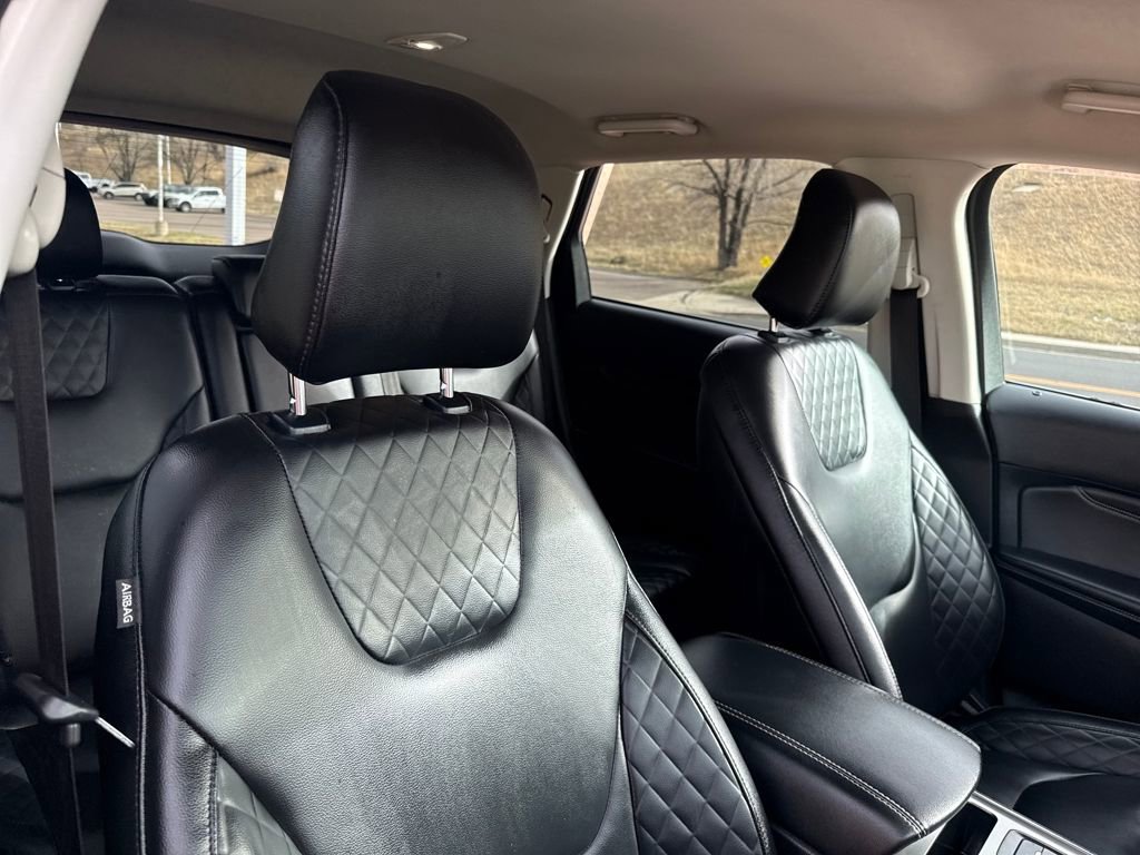 Certified 2024 Ford Edge Titanium AWD/4WD image 30