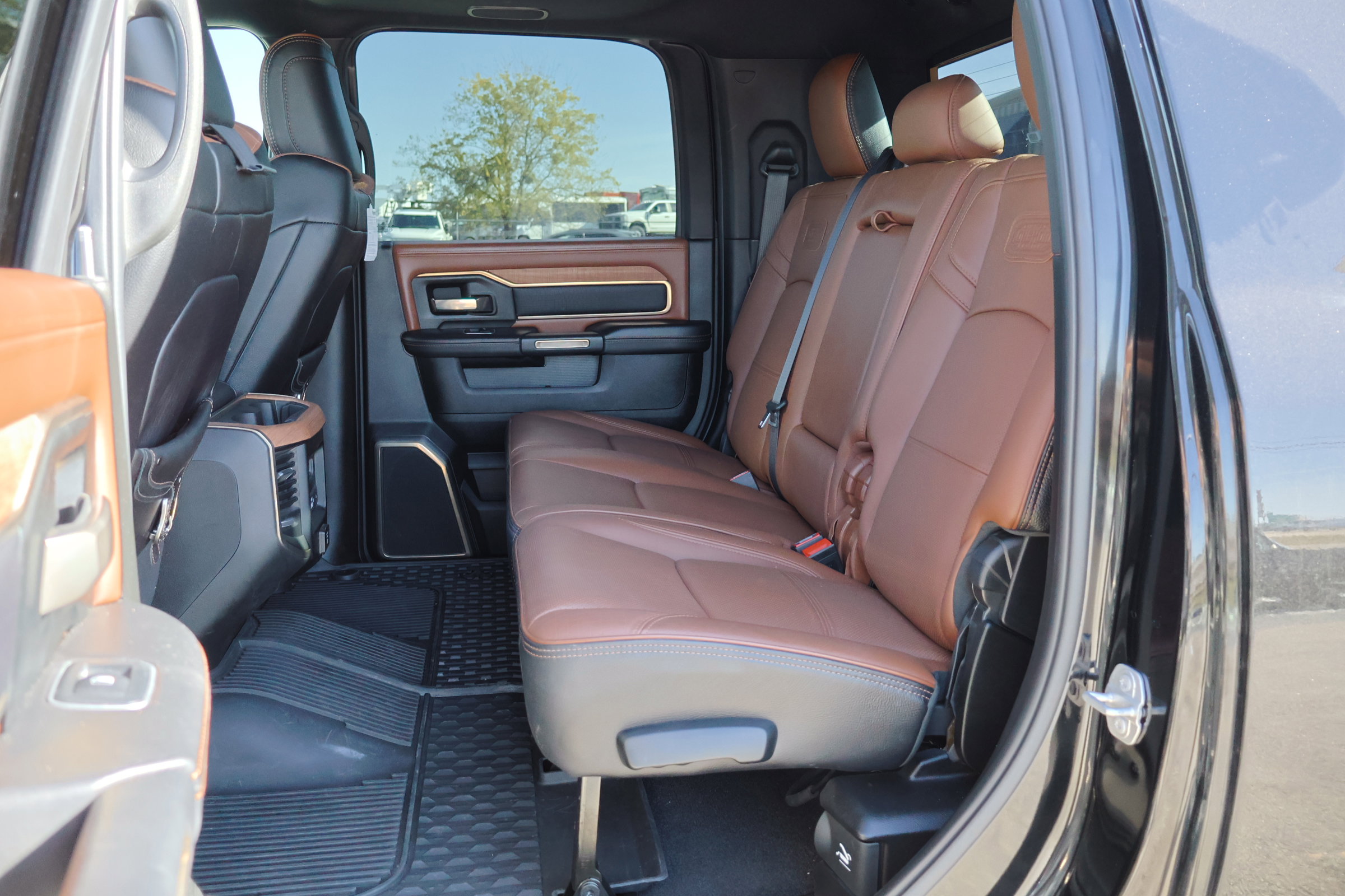 Used 2024 RAM 2500 Limited w/ Towing Technology Group image 23