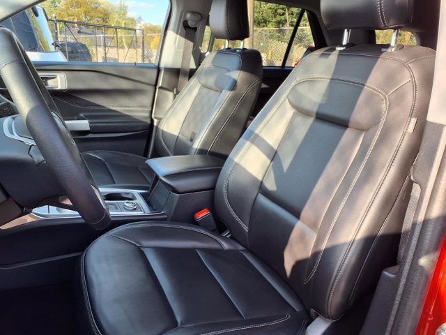 Certified 2023 Ford Explorer XLT w/ Equipment Group 202A AWD/4WD image 3