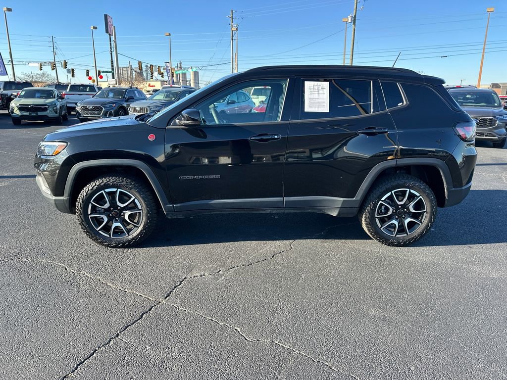 Used 2025 Jeep Compass Trailhawk w/ Trailhawk Elite Group AWD/4WD image 4