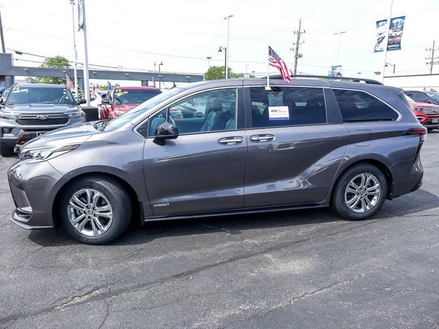 Used 2021 Toyota Sienna XSE w/ XSE Plus Package AWD/4WD image 6