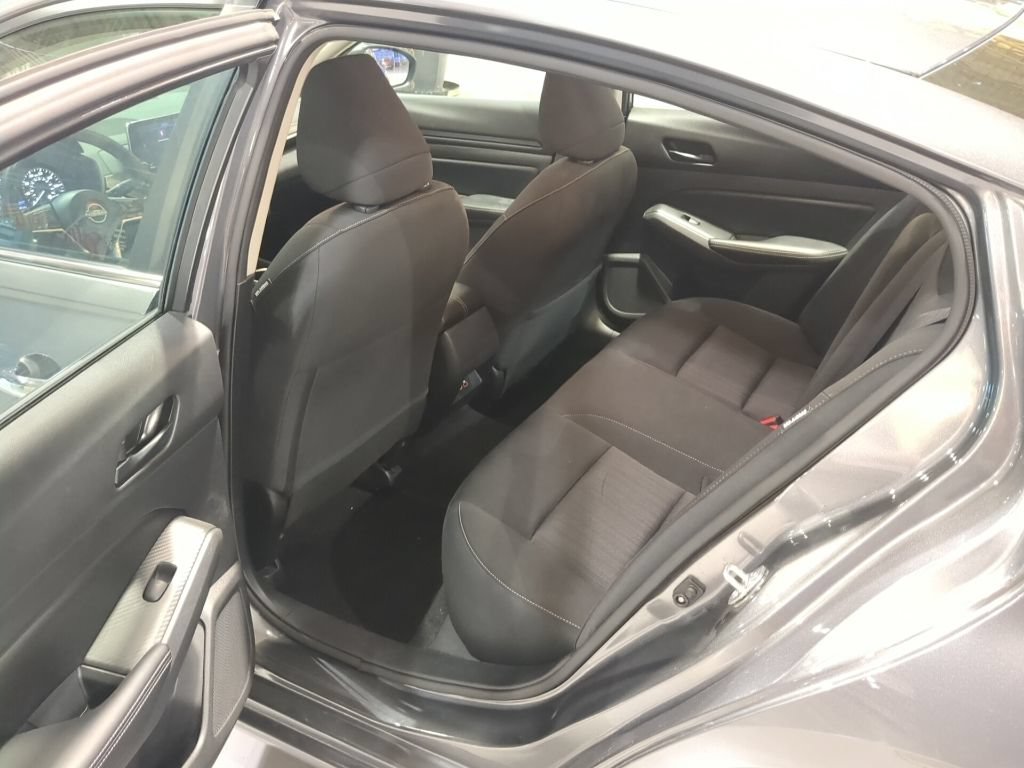 Used 2024 Nissan Altima 2.5 SV FWD image 12