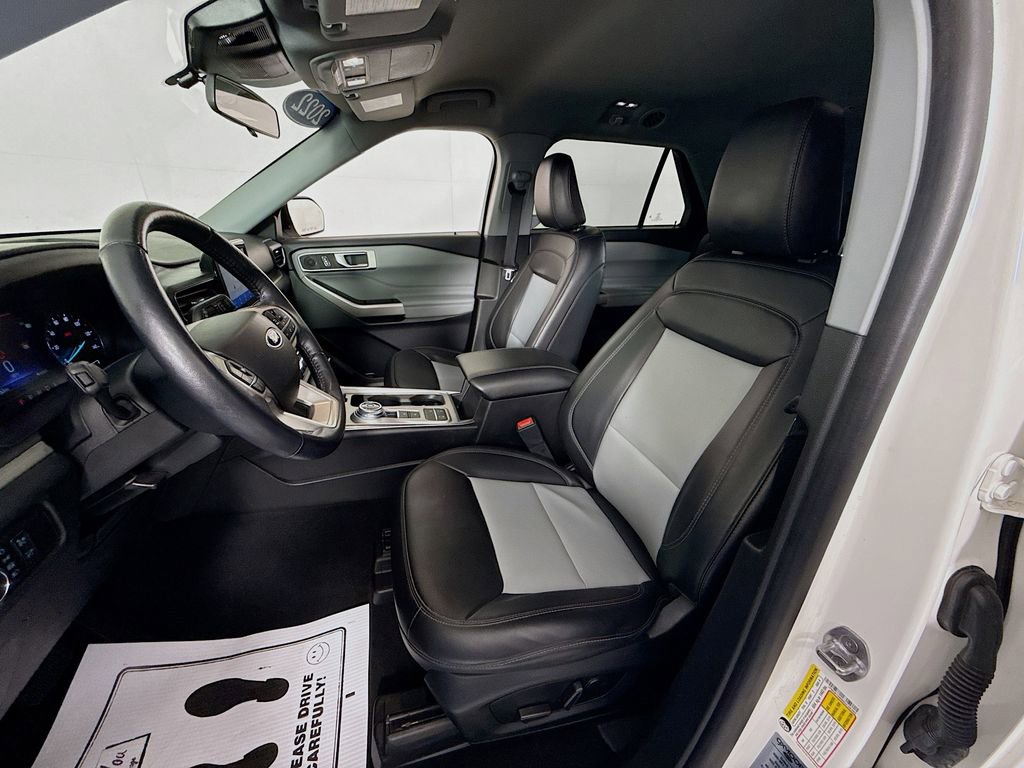 Certified 2022 Ford Explorer XLT w/ Equipment Group 202A RWD image 21