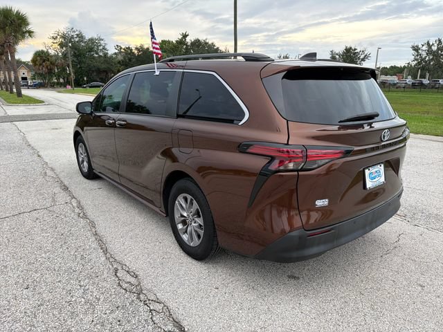 Used 2022 Toyota Sienna XLE FWD image 5