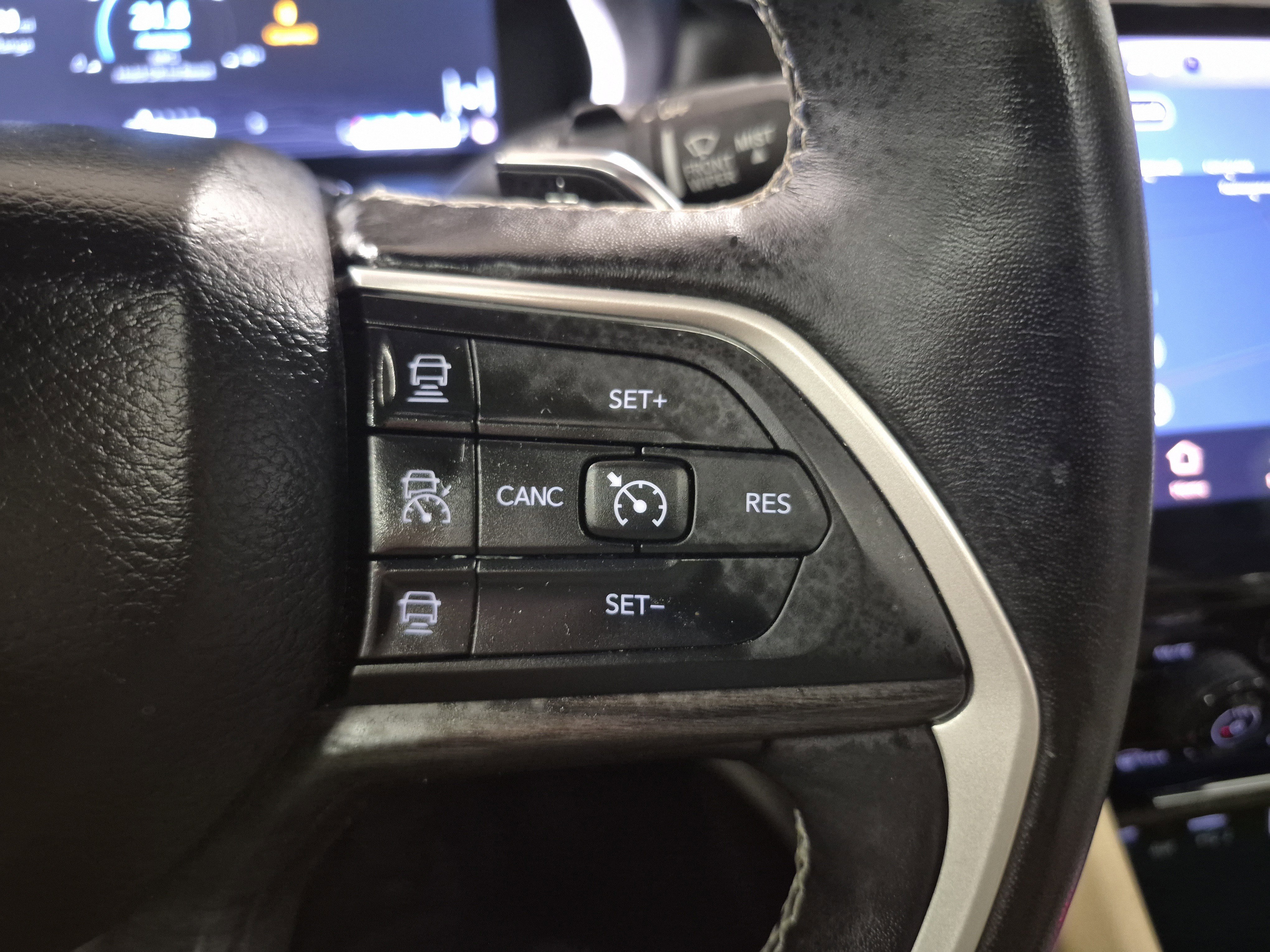 Used 2021 Jeep Grand Cherokee L Limited AWD/4WD image 26