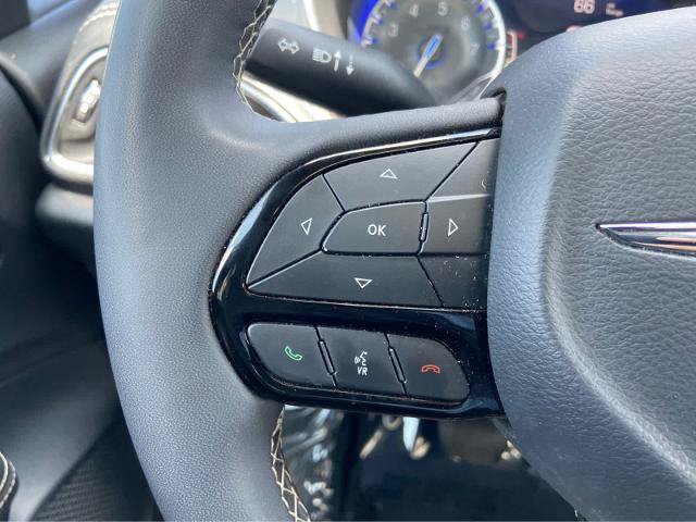 Used 2025 Chrysler Pacifica Limited FWD image 26