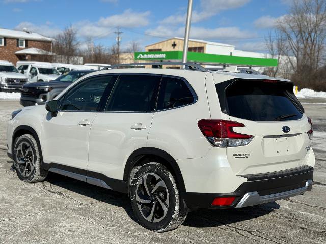 Used 2022 Subaru Forester Touring AWD/4WD image 2
