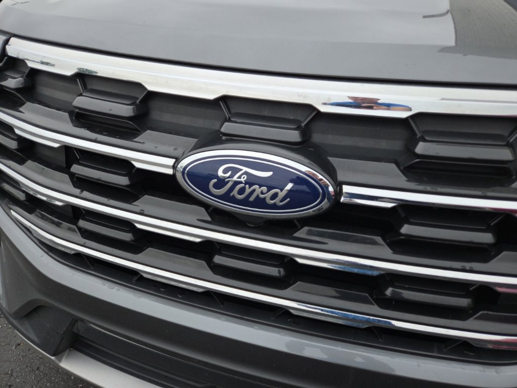 Certified 2025 Ford Explorer Active AWD/4WD image 2