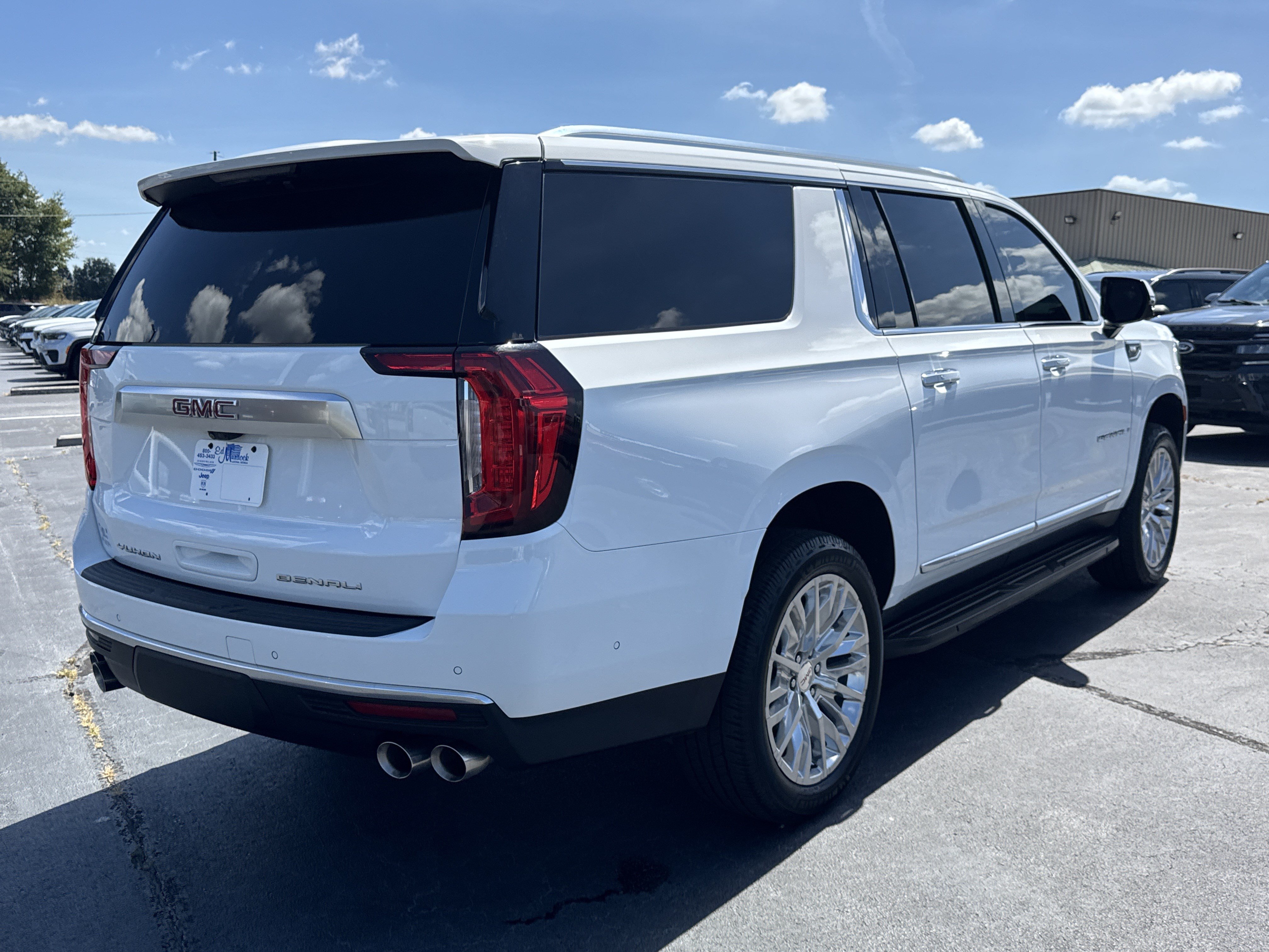 Used 2024 GMC Yukon XL Denali w/ Advanced Technology Package AWD/4WD image 5