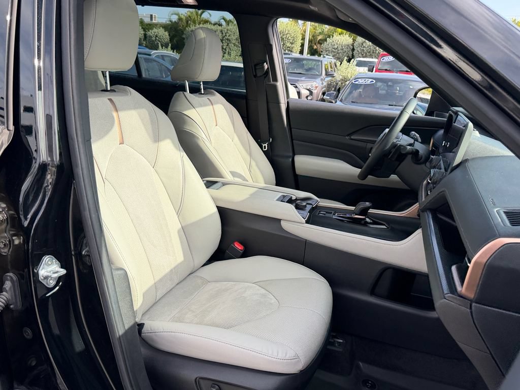 Used 2024 Toyota Grand Highlander AWD Hybrid image 19