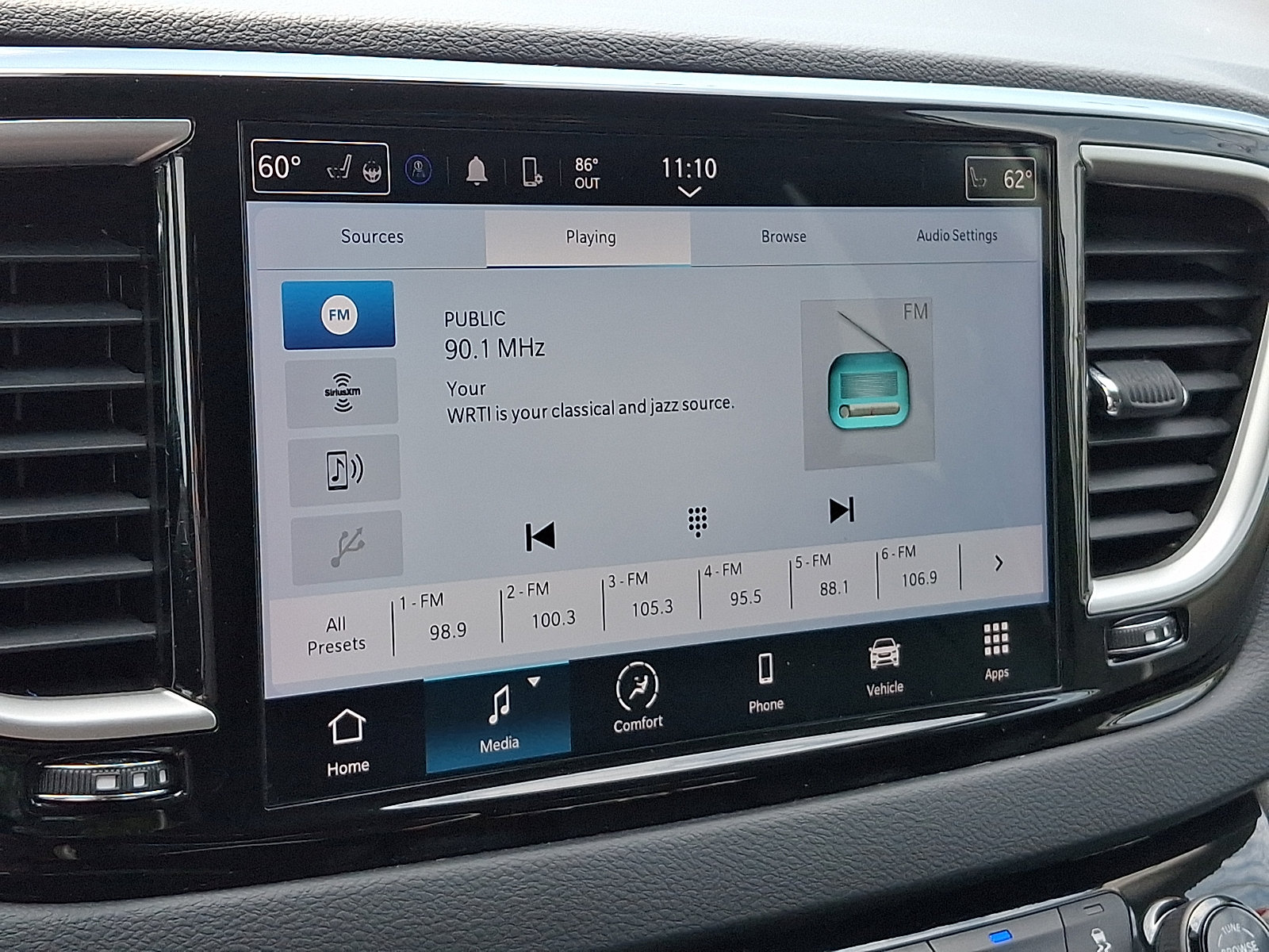 Used 2023 Chrysler Pacifica Touring-L FWD image 17