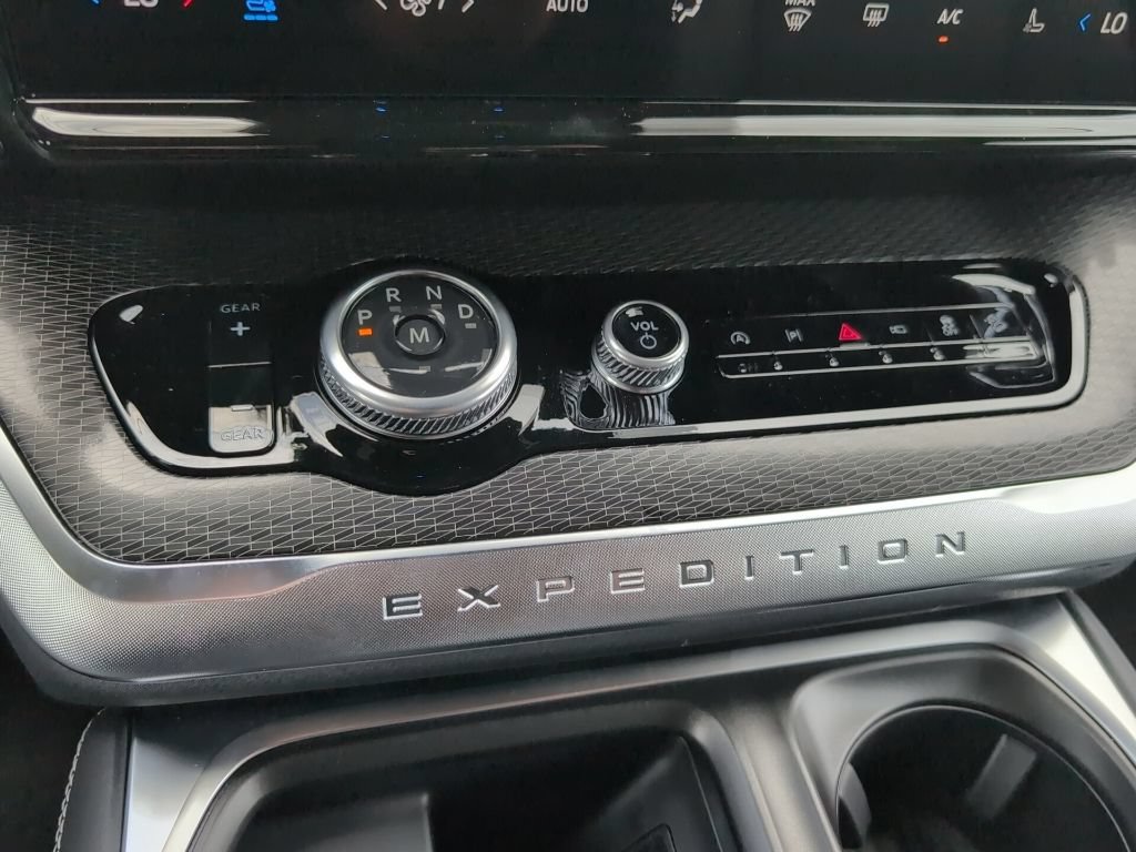 Certified 2027 Ford Expedition Platinum w/ Stealth Appearance Package AWD/4WD image 18