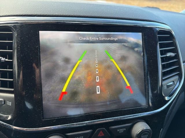 Used 2021 Jeep Grand Cherokee Laredo X image 21