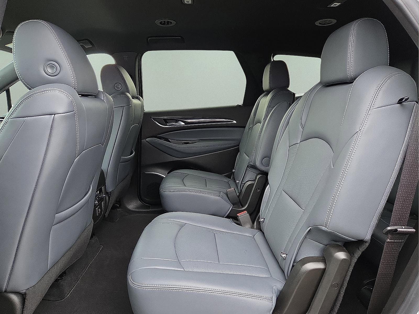 Used 2024 Buick Enclave Essence image 11