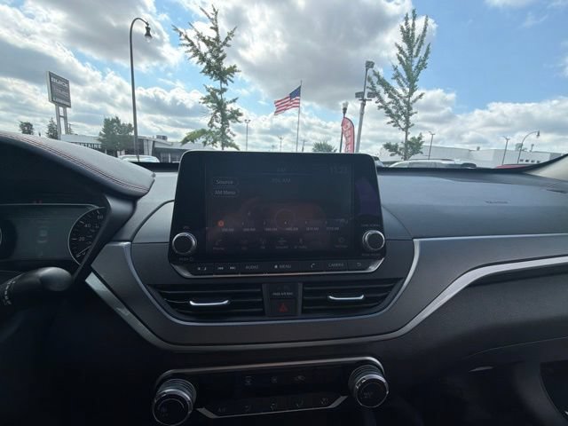 Used 2024 Nissan Altima 2.5 SR FWD image 15