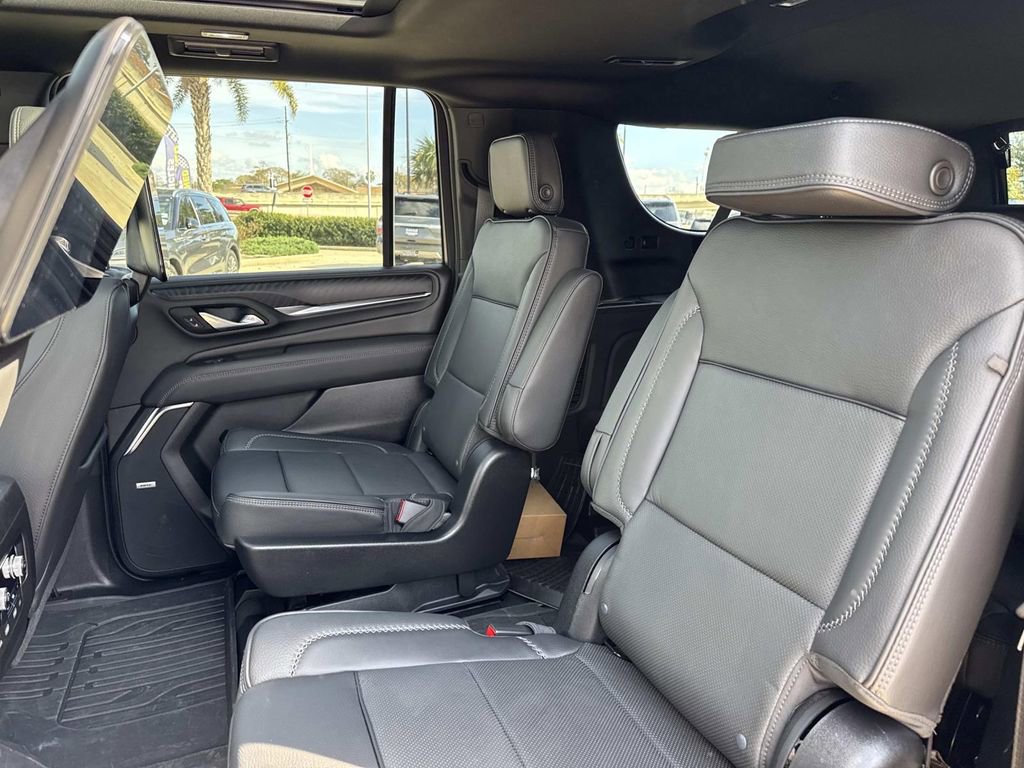 Used 2024 GMC Yukon XL Denali w/ Denali Reserve Package image 19