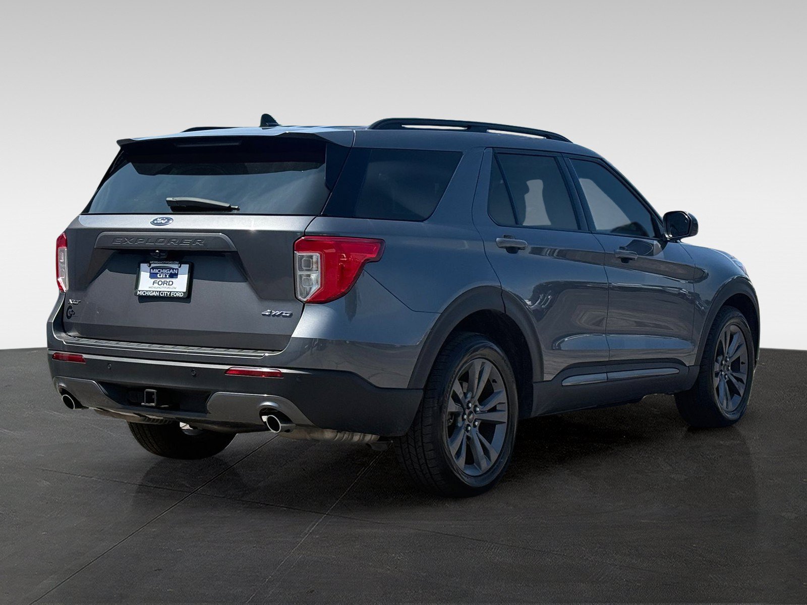 Certified 2022 Ford Explorer XLT w/ Equipment Group 202A AWD/4WD image 5