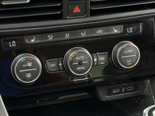Used 2022 Volkswagen Jetta SE w/ Panoramic Sunroof Package FWD image 17