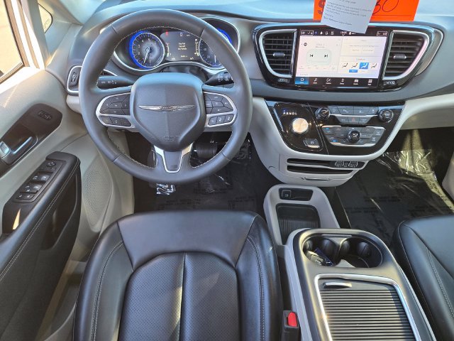 Used 2024 Chrysler Pacifica Touring-L FWD image 30