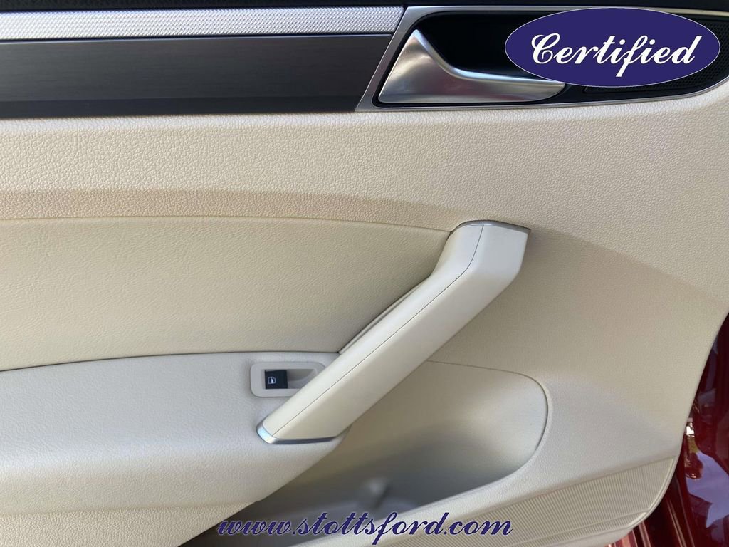Used 2018 Volkswagen Passat 2.0T R-Line w/ R-Line Lighting Package FWD image 11