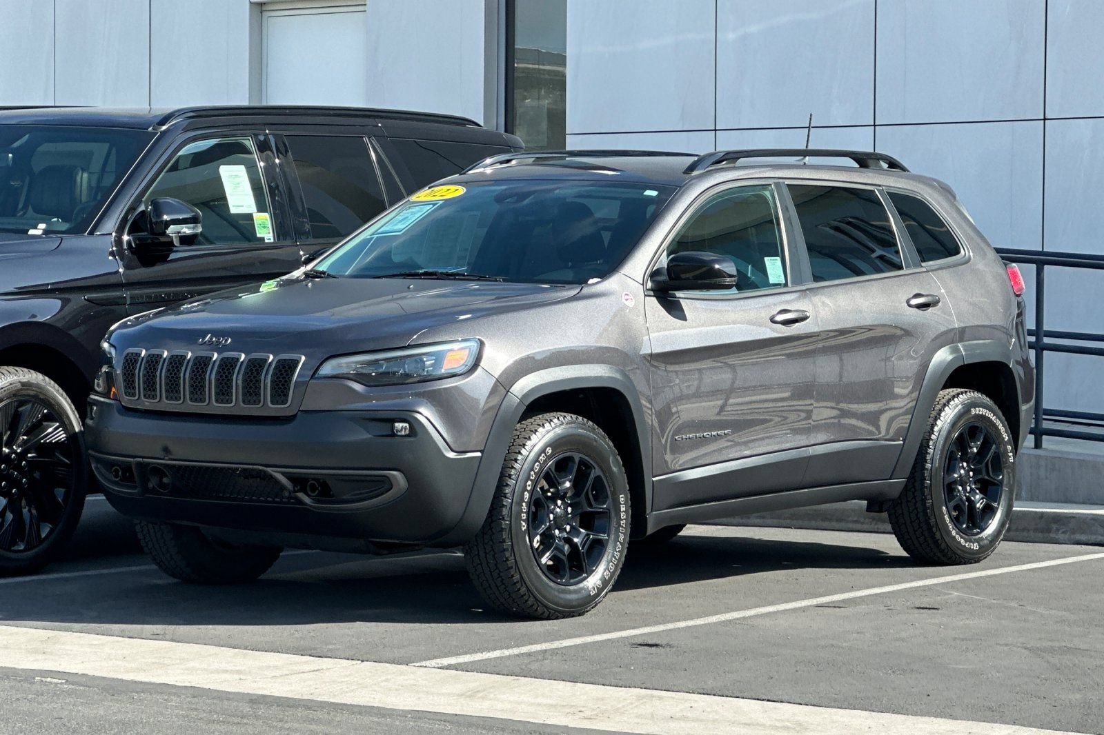 Used 2022 Jeep Cherokee Trailhawk w/ Trailer Tow Group AWD/4WD image 7
