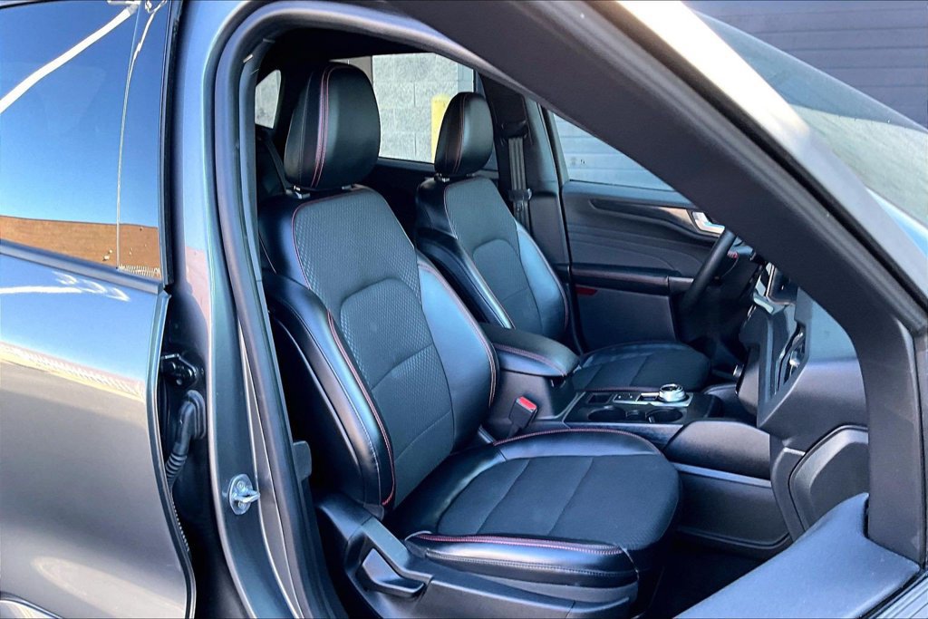Certified 2023 Ford Escape ST-Line w/ Tech Pack #1 AWD/4WD image 7