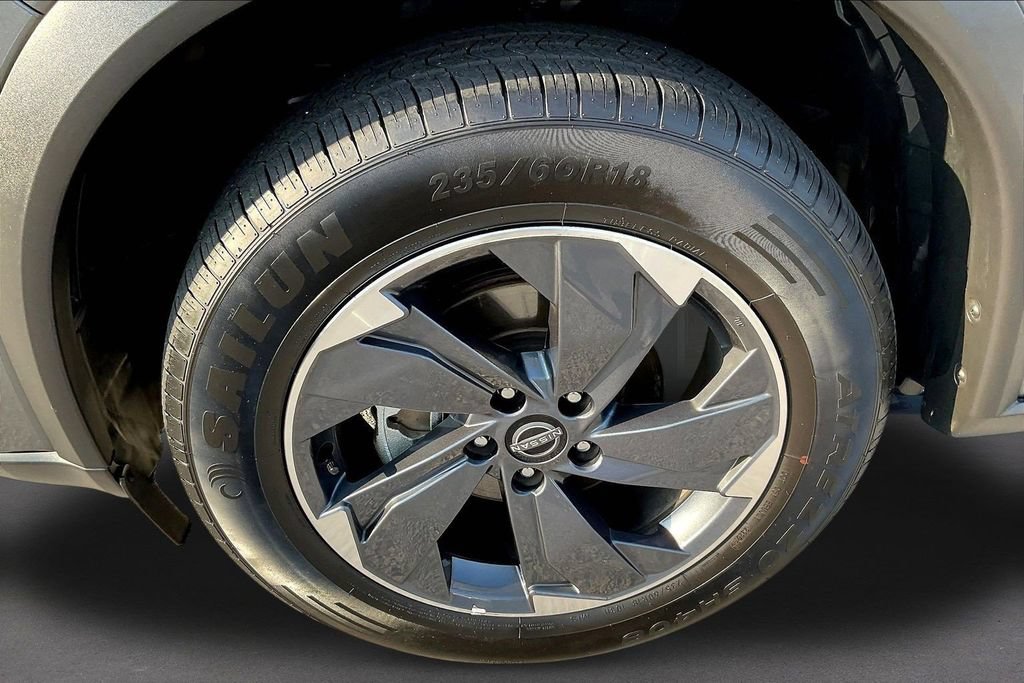 Used 2025 Nissan Rogue SV FWD image 33