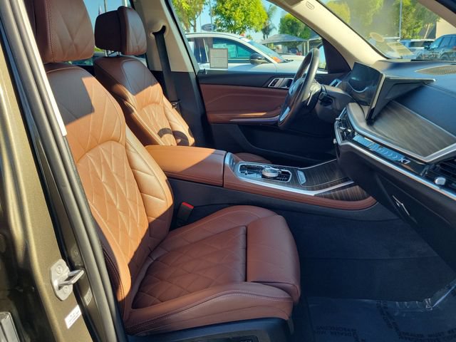 Used 2024 BMW X7 xDrive40i w/ Parking Assistance Package AWD/4WD image 16