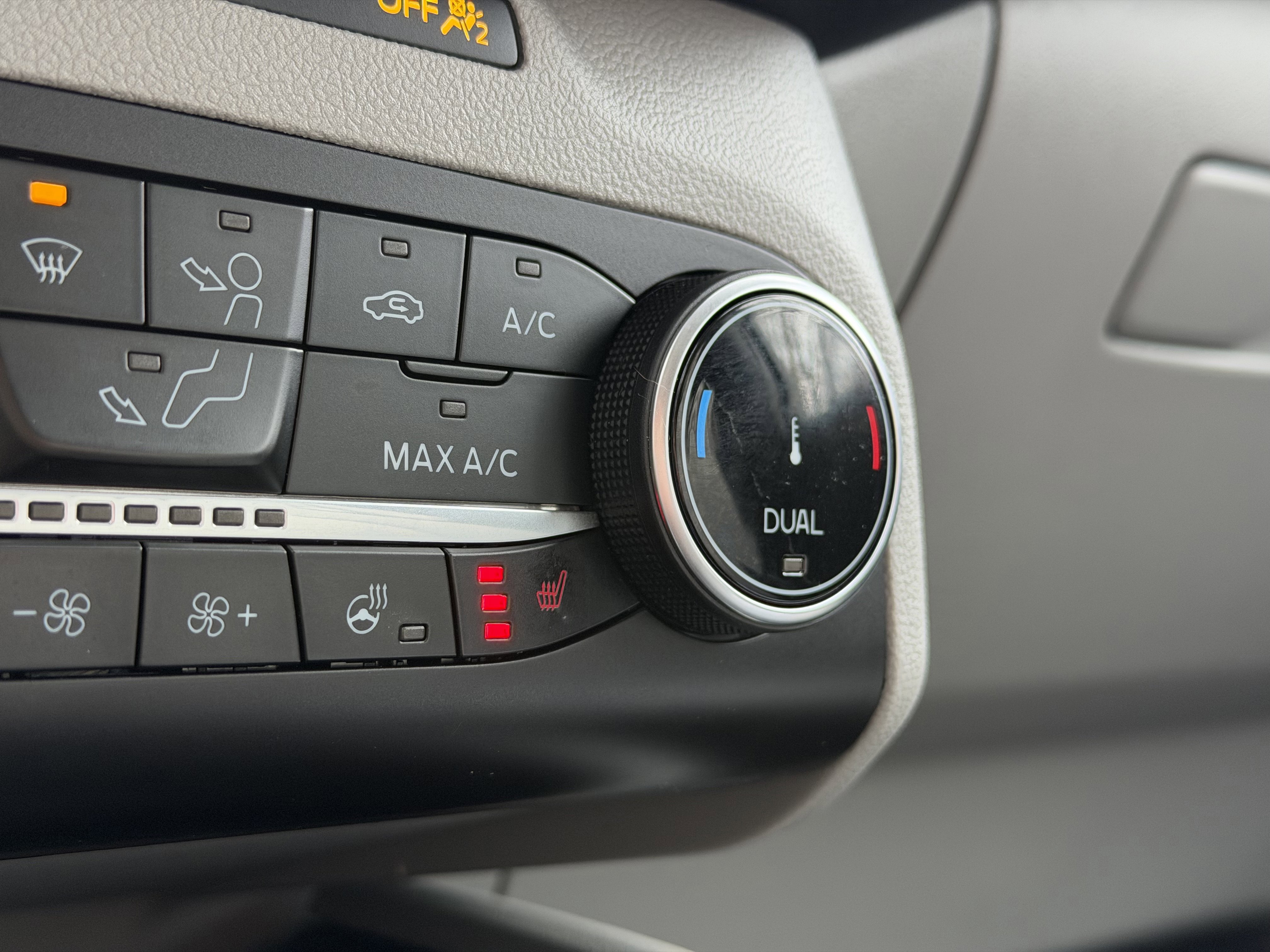 Certified 2025 Ford Escape Active w/ Cold Weather Package image 3