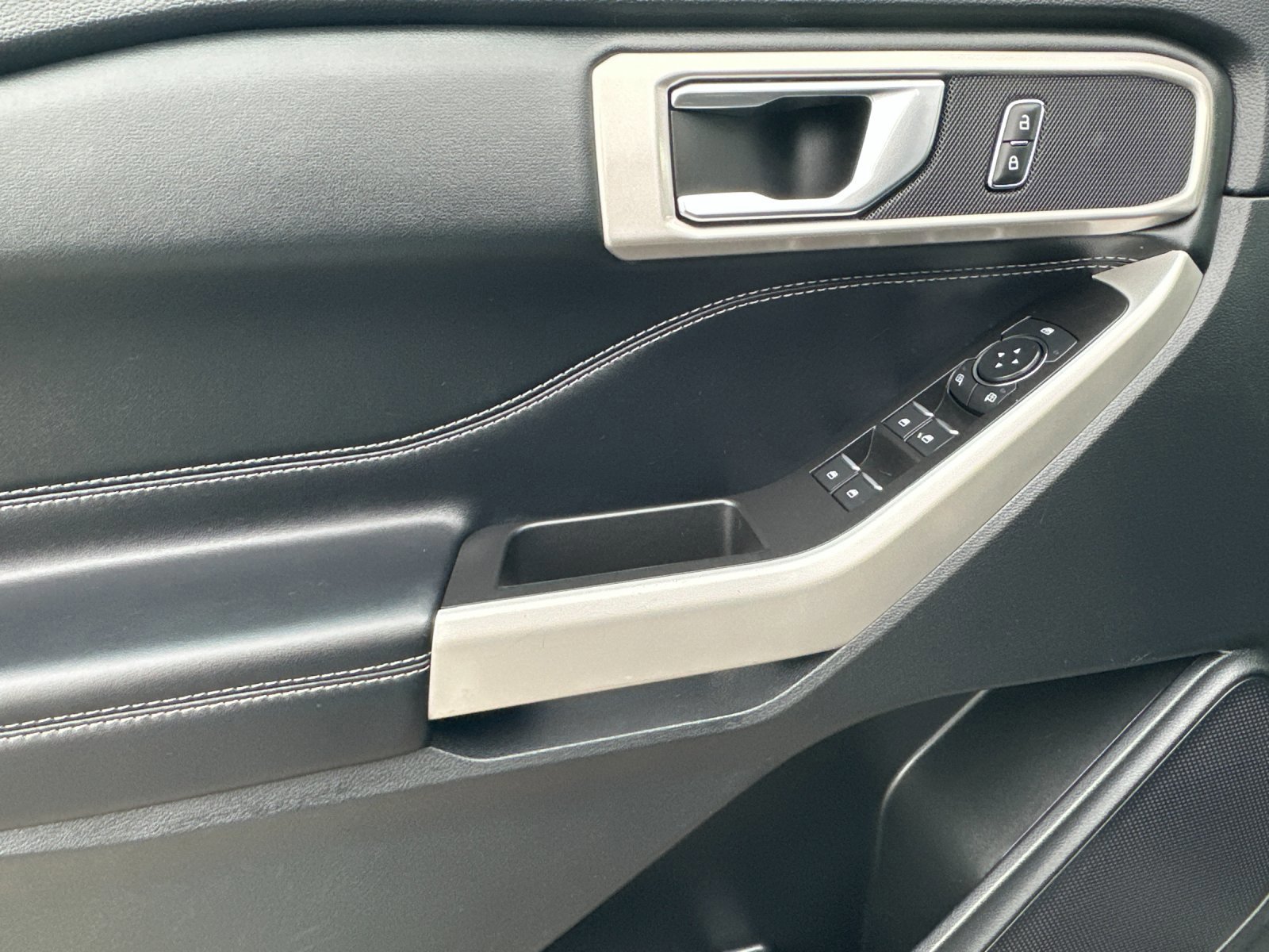 Certified 2022 Ford Explorer XLT image 12