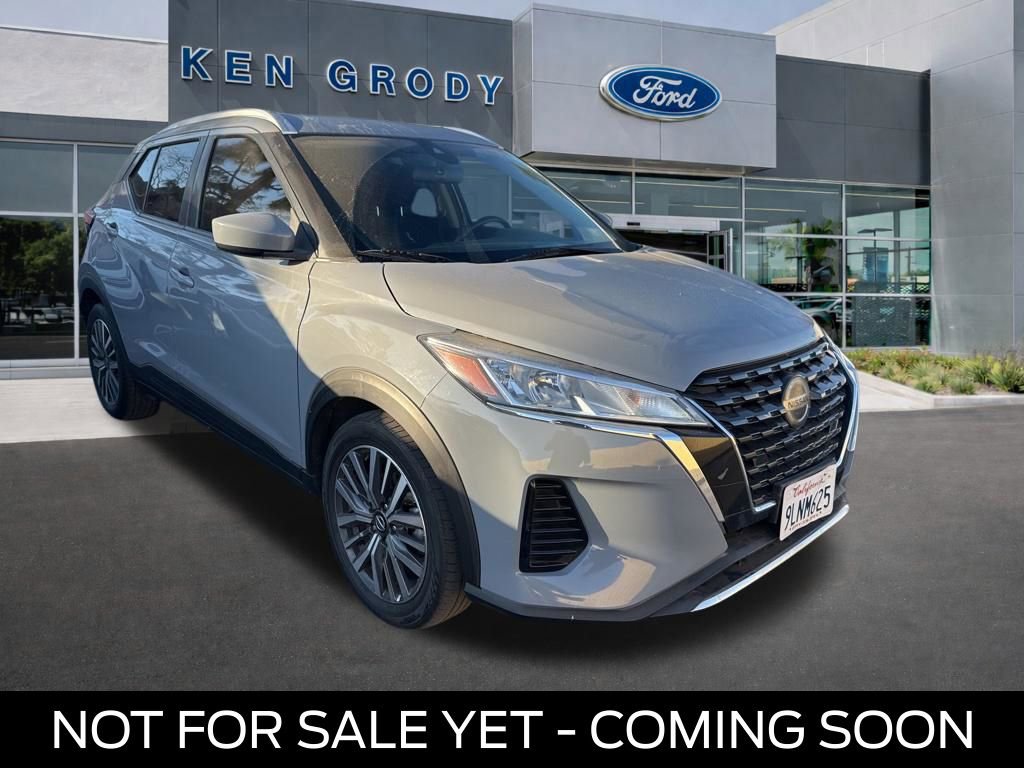 Used 2021 Nissan Kicks SV image 1
