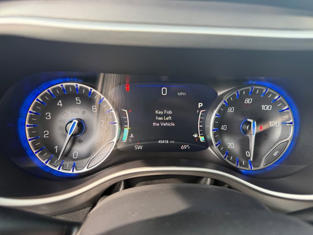 Used 2025 Chrysler Pacifica Select FWD image 13