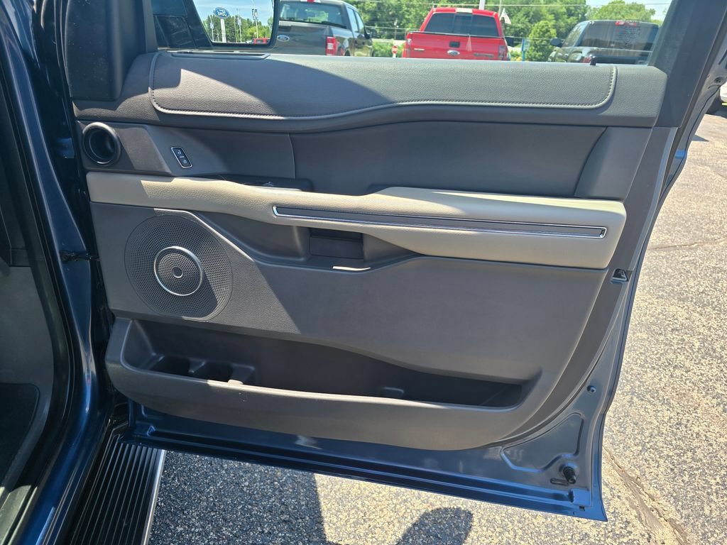 Certified 2018 Ford Expedition XLT w/ Equipment Group 202A RWD image 20