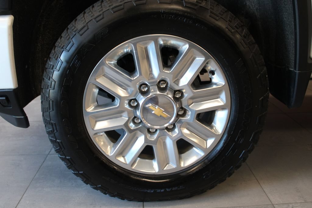 Used 2024 Chevrolet Silverado 3500 High Country w/ High Country Premium Package AWD/4WD image 9