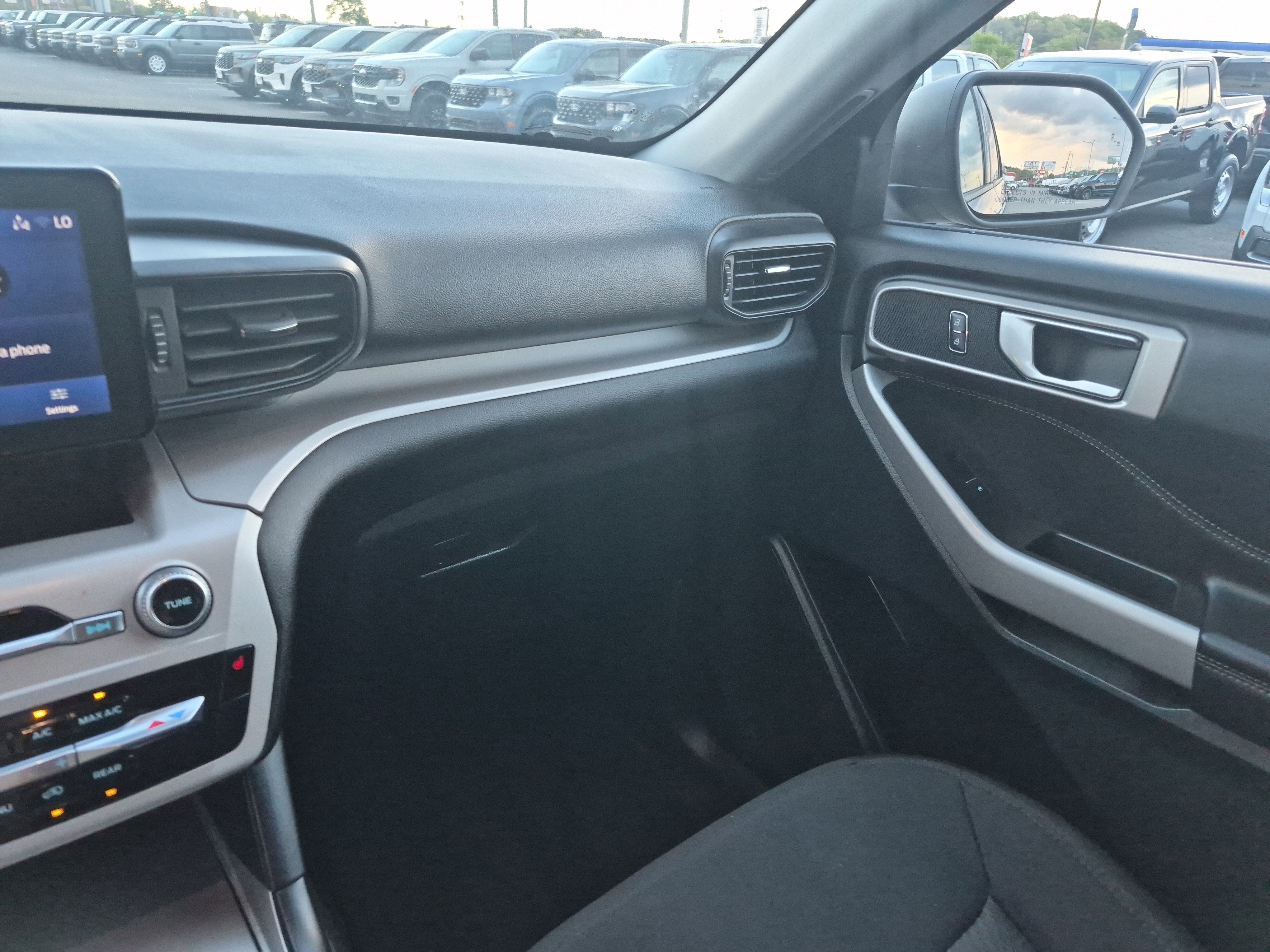 Certified 2024 Ford Explorer XLT image 20