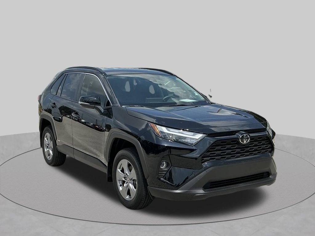 Used 2025 Toyota RAV4 XLE AWD/4WD image 11